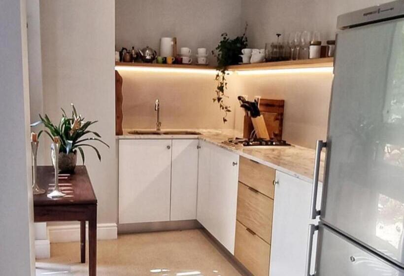 جناح ديلوكس, The Dragon Tree Guesthouse