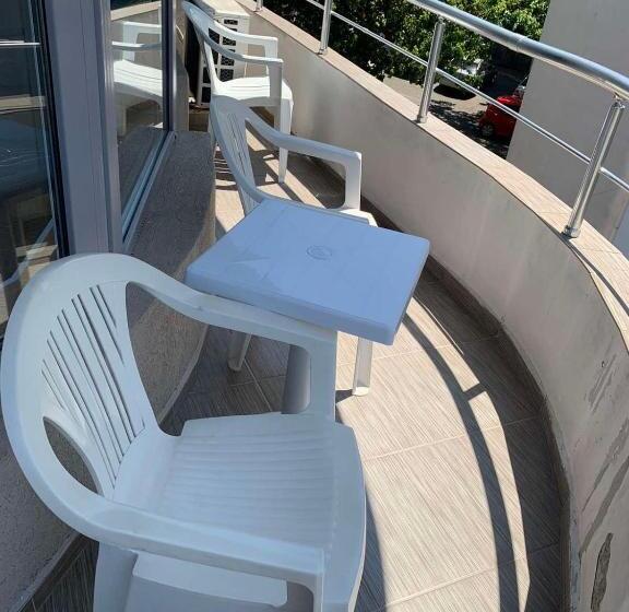 带2个卧室的公寓, Stela