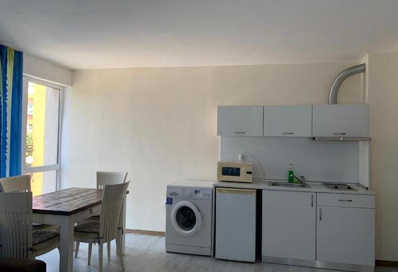 带2个卧室的公寓, Stela