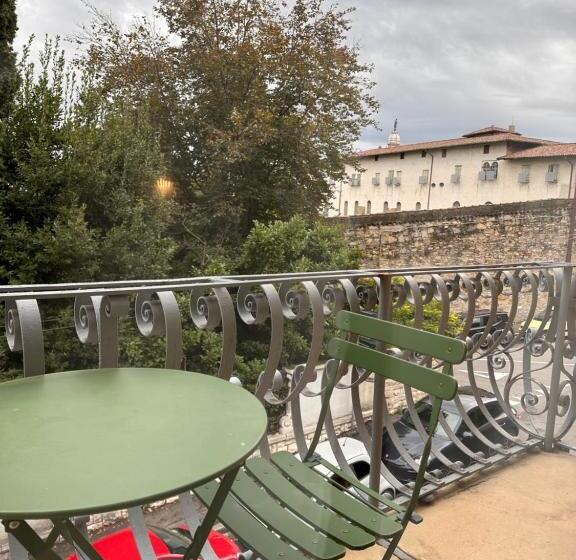 Suite amb Balconada, Botta 9