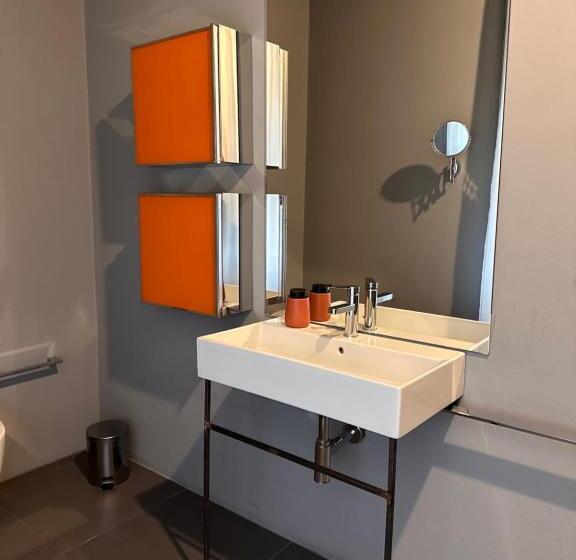 Suite amb Balconada, Botta 9