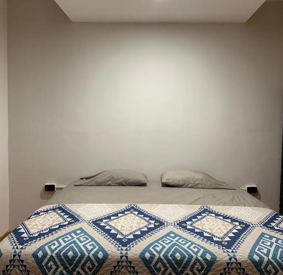 标准三人间, La Casa De Abu