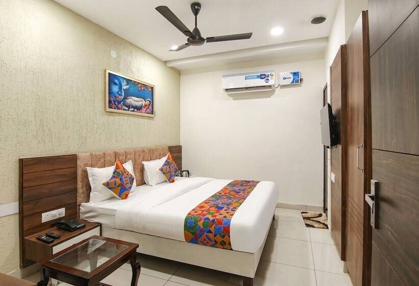 Camera Deluxe, Fabhotel Spring