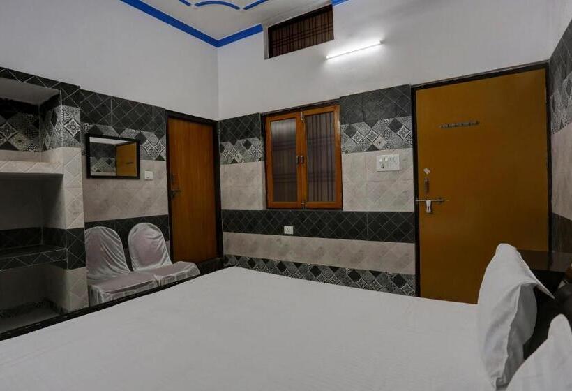 חדר קלאסי לשלושה, Oyo Blue Stone Inn