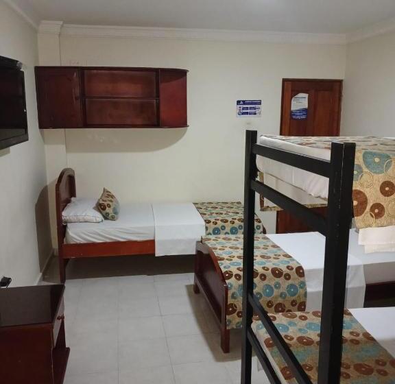 اتاق استاندارد چهار تخته, Paseo Colon Inn