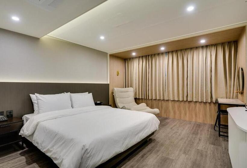 패밀리 룸, Two H