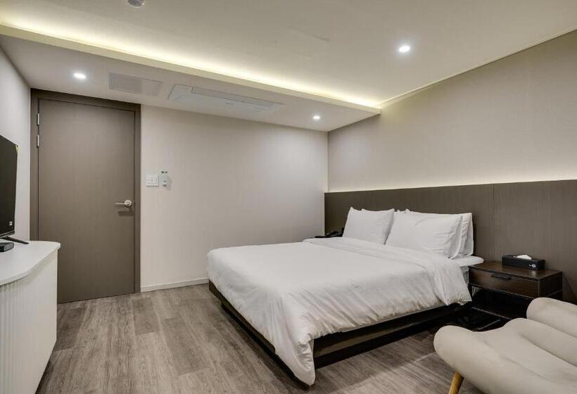 패밀리 룸, Two H