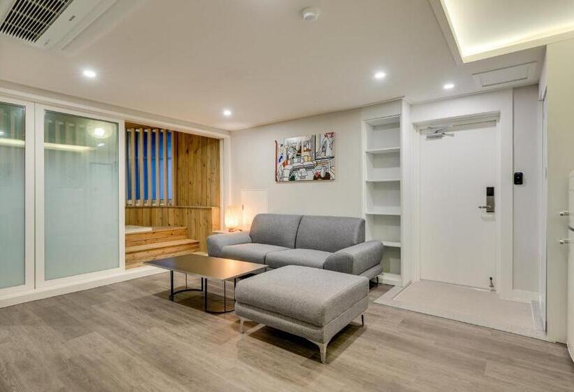 패밀리 룸, Two H