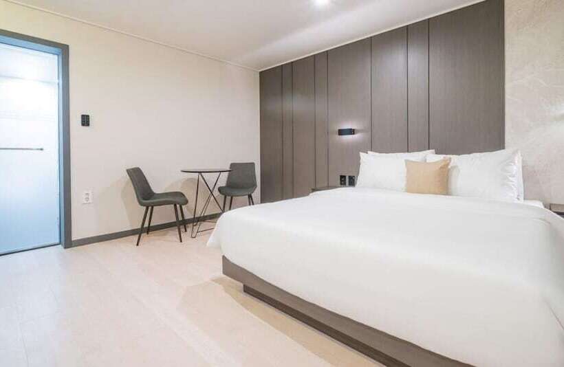 디럭스 룸, Two H