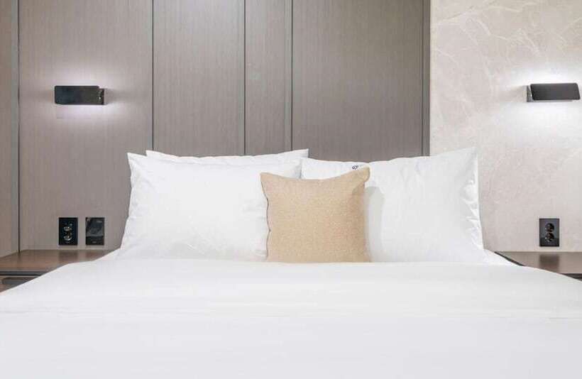 디럭스 룸, Two H