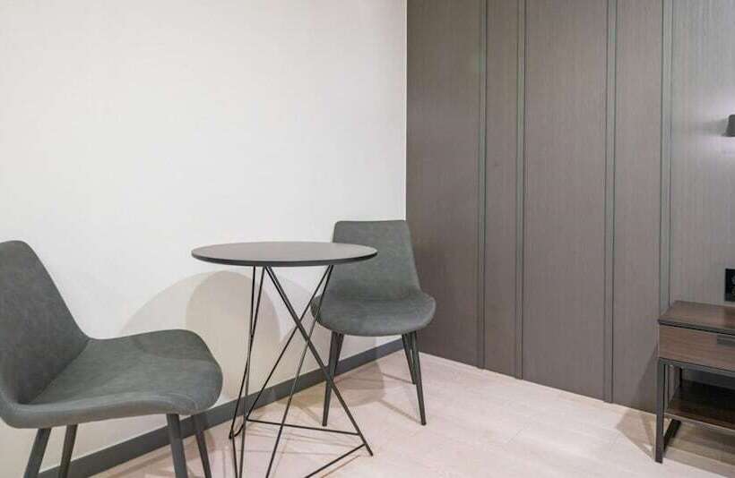 디럭스 룸, Two H