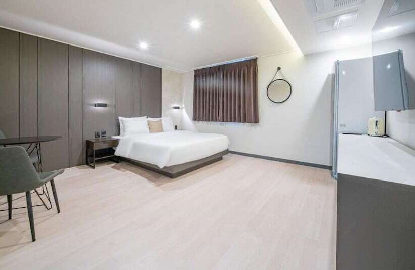 디럭스 룸, Two H