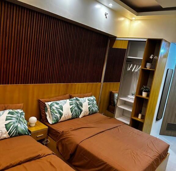 Standard Studio Poolutsikt, Shore 2 Residences   2 Full Double Bed Size