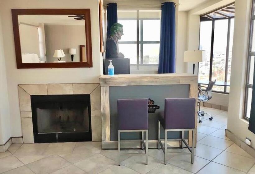 سوئیت با بالکن, La Casona Penthouse Mansión
