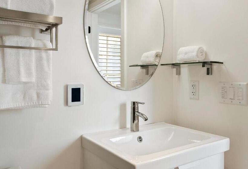 キングサイズベッドのスイートルーム, Boutique Room Steps From Downtown Mall Rose Jean   Room 4