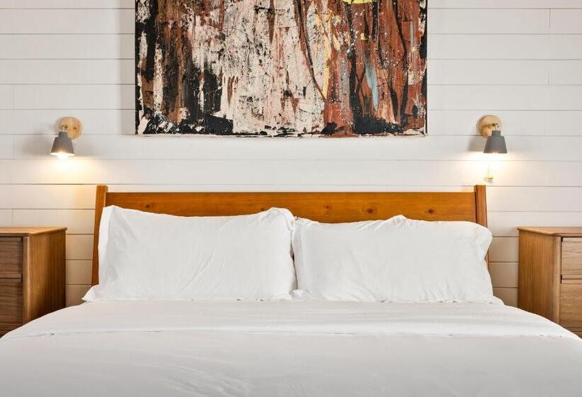 스위트 킹사이즈 침대, Boutique Room Steps From Downtown Mall Rose Jean   Room 4