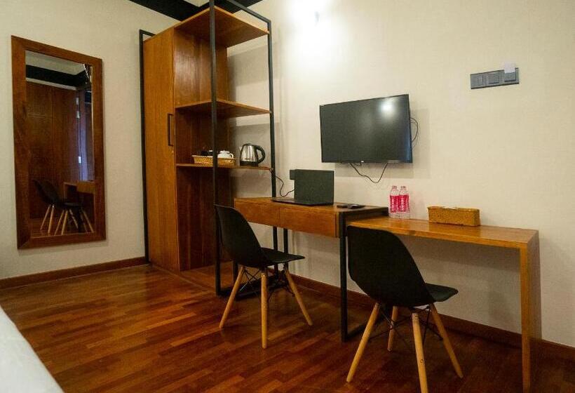 חדר סופריור לשלושה, Bulwark