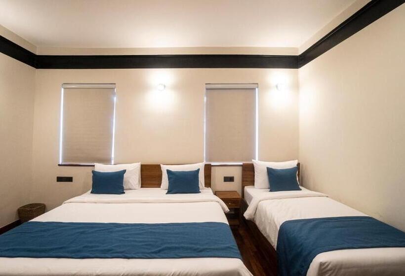 חדר סופריור לשלושה, Bulwark