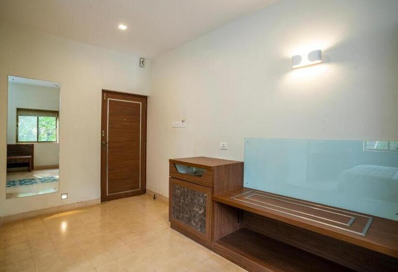 إستديو قياسى مطل على حمام السباحة, Coco Goa By Ronne S