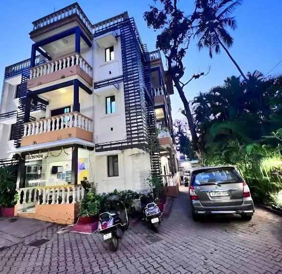 Standard Studio Poolutsikt, Coco Goa By Ronne S