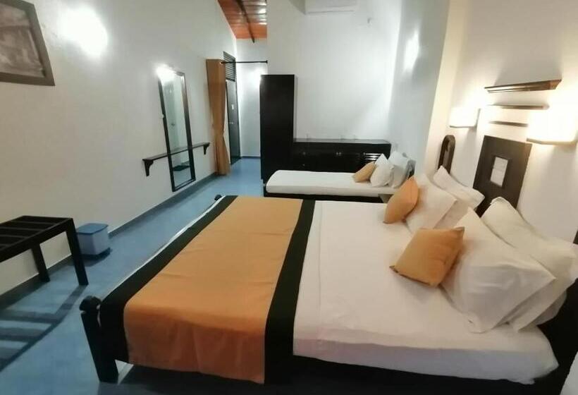 Трехместный Номер Deluxe, Dalawella Beach Resort