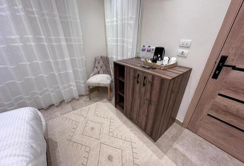 اتاق استاندارد با چشمانداز شهر, The Palace Pyramids