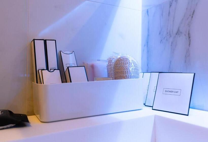 اتاق لوکس با تخت بزرگ, Tsarsky