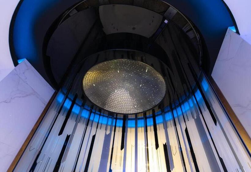 اتاق لوکس با تخت بزرگ, Tsarsky