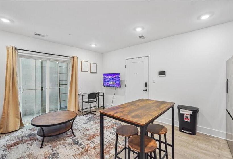 شقة غرفة واحدة, Mary S Stay Brookland