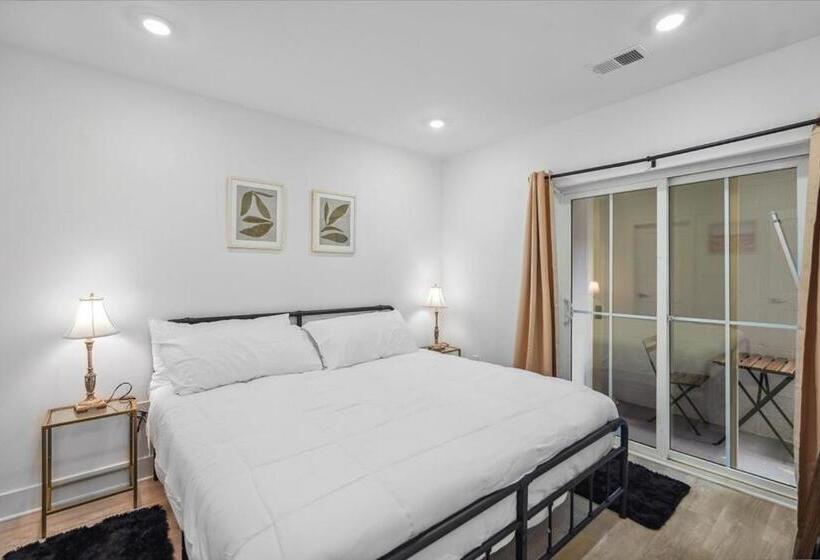 شقة غرفة واحدة, Mary S Stay Brookland