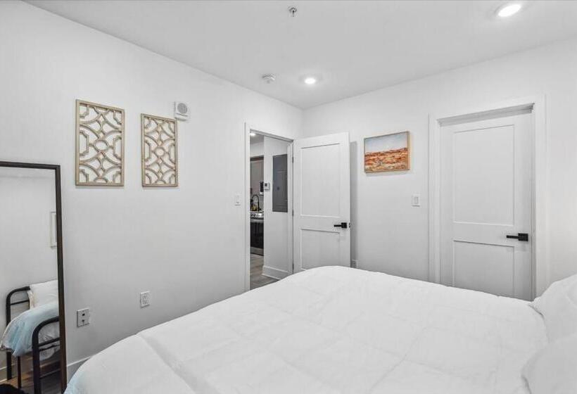 شقة غرفة واحدة, Mary S Stay Brookland