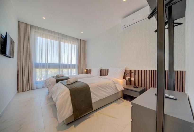 سوئیت با بالکن, Mayfair By Premier Suites Mt