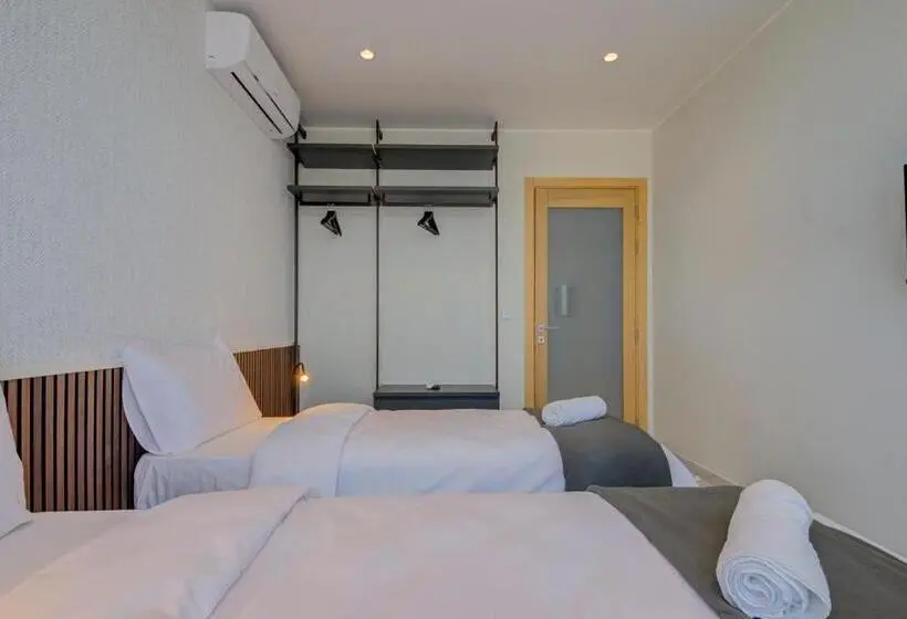 سوئیت با بالکن, Mayfair By Premier Suites Mt