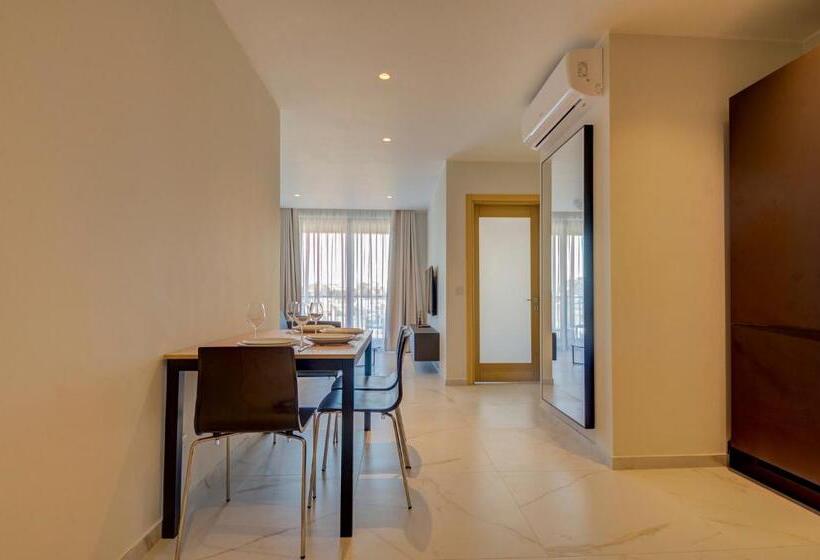 سوئیت با بالکن, Mayfair By Premier Suites Mt