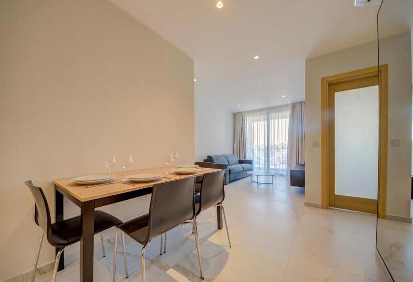 سوئیت با بالکن, Mayfair By Premier Suites Mt