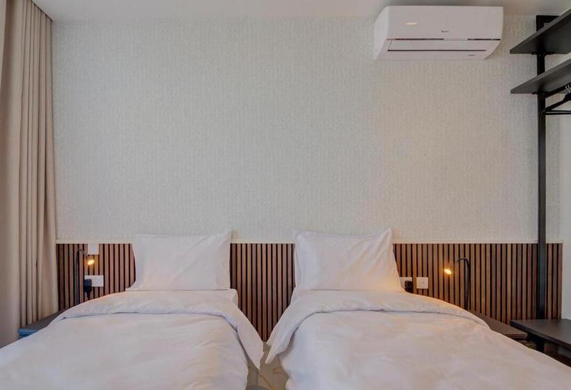 سوئیت با بالکن, Mayfair By Premier Suites Mt