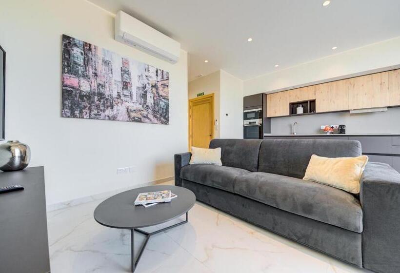 سوئیت با وان آب گرم, Mayfair By Premier Suites Mt