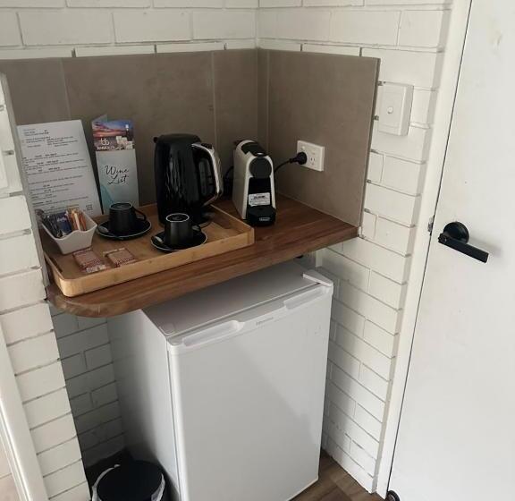 Номер Deluxe, Burrum Tavern