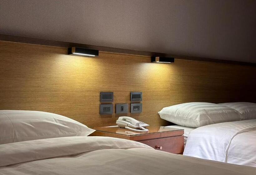 اتاق لوکس سه تخته, Rich & Free Hotel Fuzhong 富逸旅趣 板橋府中館