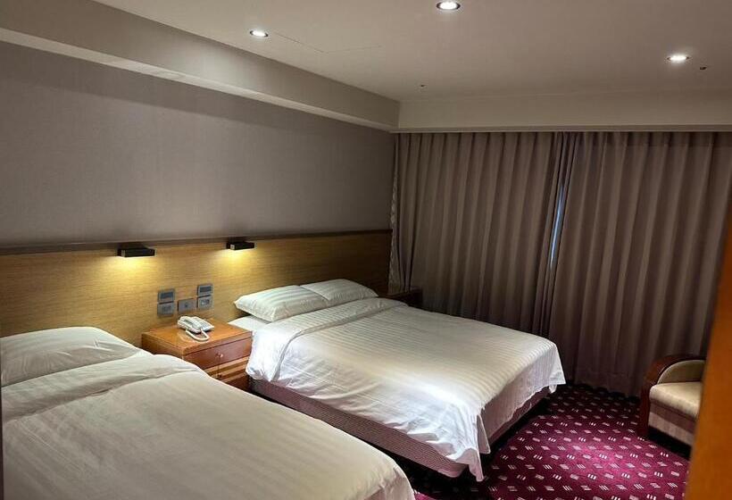 اتاق لوکس سه تخته, Rich & Free Hotel Fuzhong 富逸旅趣 板橋府中館