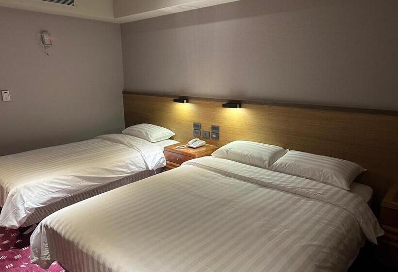 اتاق لوکس سه تخته, Rich & Free Hotel Fuzhong 富逸旅趣 板橋府中館