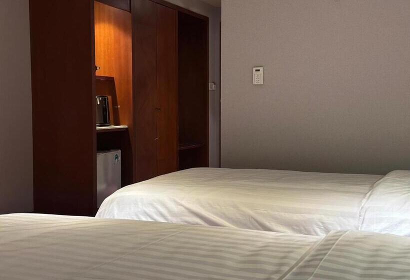 اتاق لوکس سه تخته, Rich & Free Hotel Fuzhong 富逸旅趣 板橋府中館