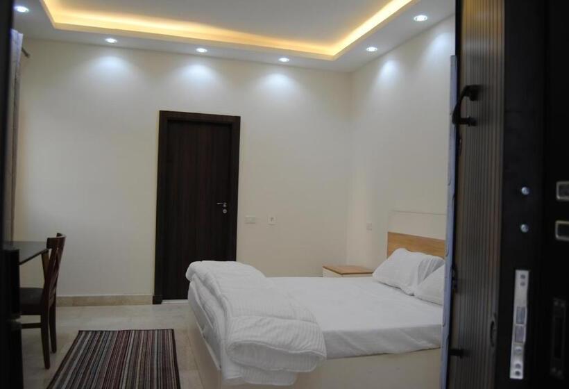 استودیوی لوکس, Villa 3 Studios