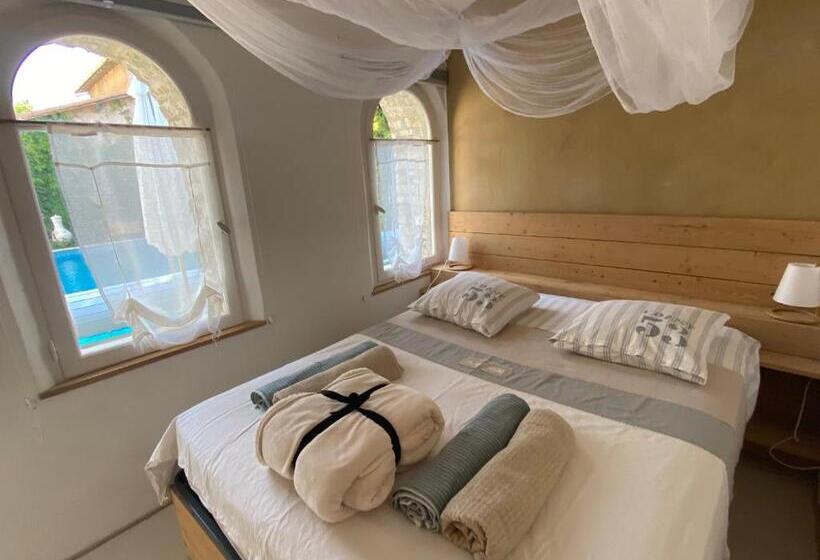 اتاق استاندارد با چشمانداز استخر, Le Patio Aux Oiseaux