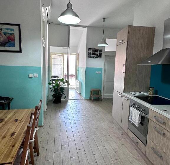 اتاق اکونومی, Dream Hostel