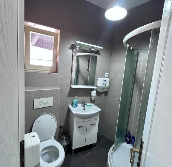 اتاق کلاسیک سه تخته, Dream Hostel