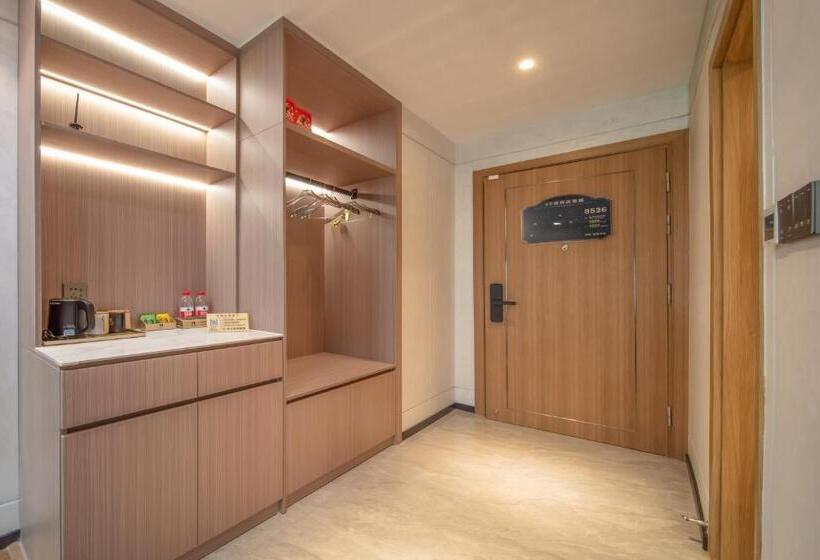 带2个双人床的标准工作室, Hefei Tom