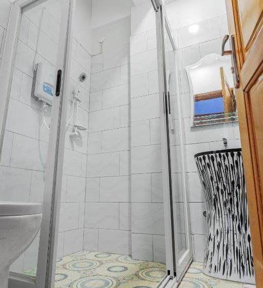 اتاق استاندارد با بالکن, Ambrosia Heights Entebbe