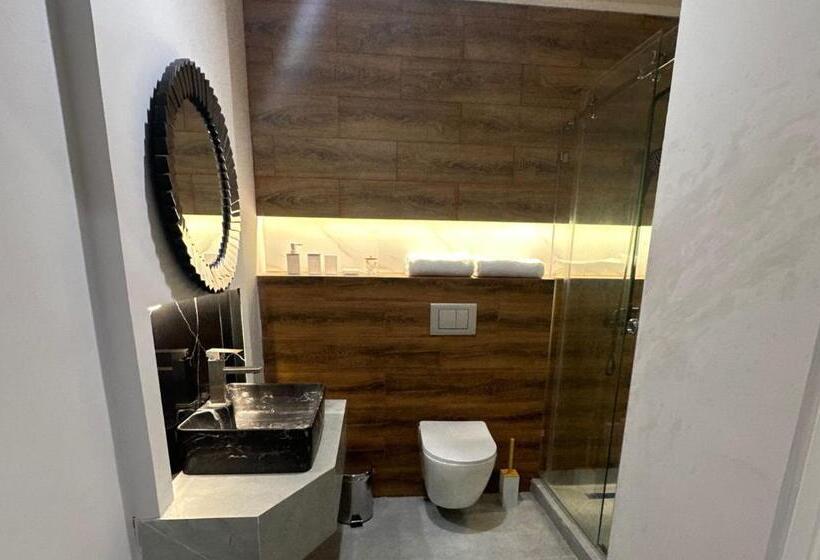 اتاق لوکس, Atyrau Avenue