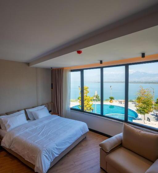 스탠다드 룸 호수 전망, Duomo Resort